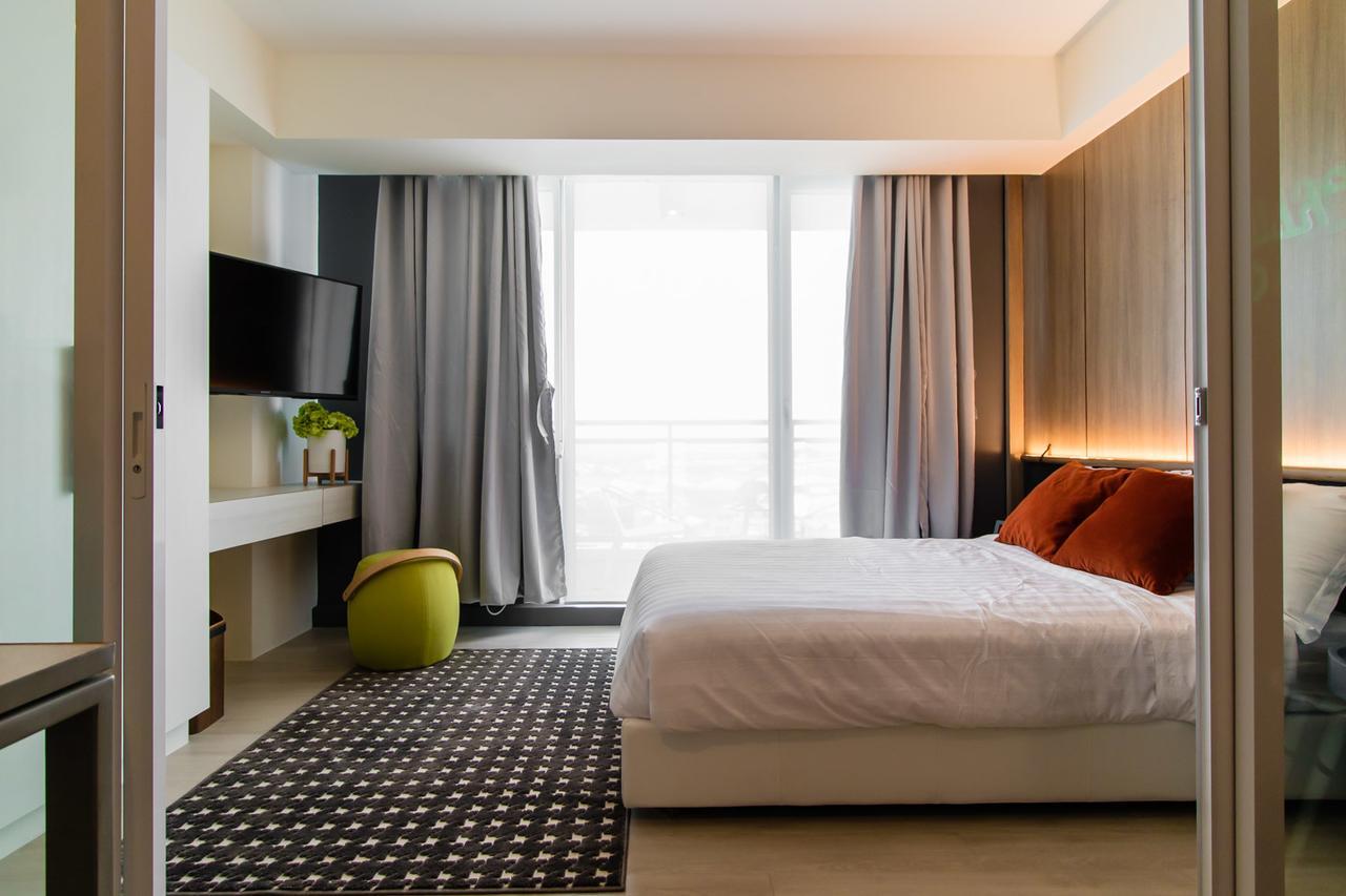 Azure Urban Beach Resort Manila By Radlett Экстерьер фото